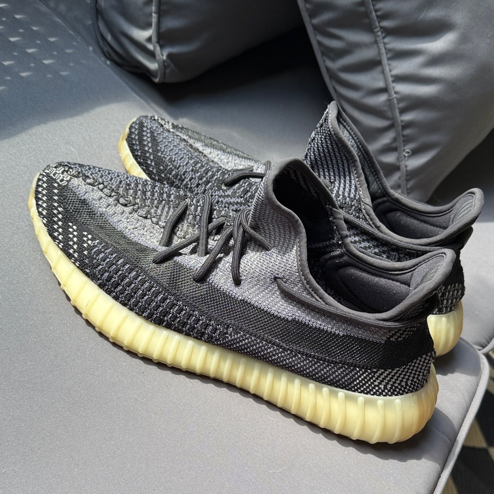Yeezy Boost 350 V2 ‘Carbon’